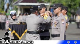 Caption: Kapolres Sampang AKBP Siswantoro saat pembentukan Polisi RW, (dok. regamedianews).