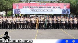 Caption: pose bersama usai apel pagelaran Polisi RW Polres Sampang, (dok. regamedianews).