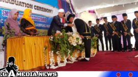 Caption: prosesi kelulusan pelajar SMP - SMA Pondok Pesantren Darussyahid Sampang, (dok. regamedianews).