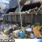Caption: tampak tumpukan sampah berserakan di depan Pasar Omben, (dok. regamedianews).