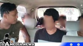Caption: lima orang pelaku narkoba hendak dibawa ke Mapolsek Galis Bangkalan, (dok. regamedianews).