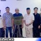 Caption: Bos Madura Travel Mohammad Fauzan, bersama beberapa musisi Madura, saat berkunjung ke Ponpes Al-Bhaidowiyah, (dok. regamedianews).