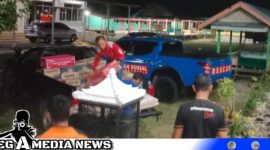 Caption: petugas Dinsos Aceh Selatan saat menyalurkan bantuan ke pesantren yang mengalami kebakaran, (dok. regamedianews).