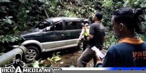 Kecelakaan Tunggal, Mobil Masuk Jurang Jalur Gumitir