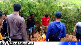 Caption: anggota Polres Sampang saat berada di lokasi ditemukannya jasad korban, (dok. regamedianews).