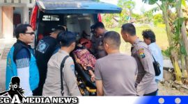 Caption: Anggota Polres Sampang dan Tim JSC Dinas Sosial saat hendak membawa warga pengidap kanker ke rumah sakit, (dok. regamedianews). 