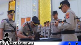 Caption: penandatanganan serah terima jabatan Kasat Lantas dan 2 Kapolsek jajaran Polres Aceh Selatan, (dok. regamedianews).