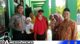 Caption: tampak kepedulian anggota Satbinmas Polres Sampang terhadap siswa-siswi difabel dan guru SLBN Sampang, (dok. regamedianews).