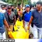Caption: warga saat evakuasi mayat yang ditemukan di sungai Sumberbaru, (dok. regamedianews).