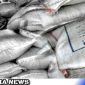 Caption: puluhan ton pupuk organik menumpuk di gudang kantor Disperta KP Sampang, (dok. regamedianews).