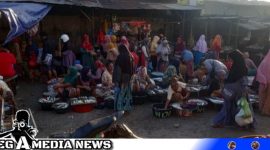 Caption: tampak pedagang lapak ikan menempati jalan untuk berjualan di belakang Pasar Srimangunan Sampang, (dok. regamedianews).