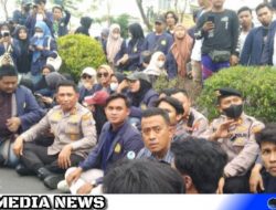 Mahasiswa UTM Labrak Polres Bangkalan