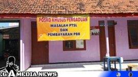 Caption: posko khusus pengaduan masalah PTSL dan PBB Desa Kepanjen, (dok. regamedianews).