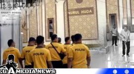 Caption: Datangi Masjid Nurul Huda, Polsek Omben sambut HUT Bhayangkara ke-77 dengan bakti sosial bersih-bersih, (dok. regamedianews).