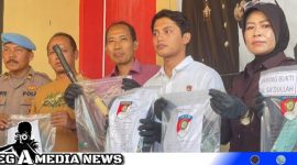 Caption: Polres Bangkalan tunjukkan barang bukti kasus carok massal Tanah Merah Laok, (dok. regamedianews).