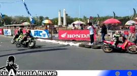 Caption: pembalap road race melintasi lintasan Alun-Alun Trunojoyo Sampang, (dok. regamedianews).