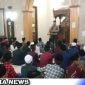 Caption: anggota Satbinmas Polres Sampang Aipda Liwail Amri, memberikan edukasi kepada santri pesantren, (dok. regamedianews).