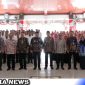 Caption: Bupati didampingi Wabup Sampang dan kepala OPD saat menyerahkan SK PPPK, (dok. regamedianews).