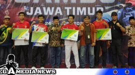 Caption: Ketua KONI Bangkalan Fauzan Jakfar, bersama para atlet dan Kepala BPJS Ketenagakerjaan Madura Indriyatno, (dok. regamedianews).