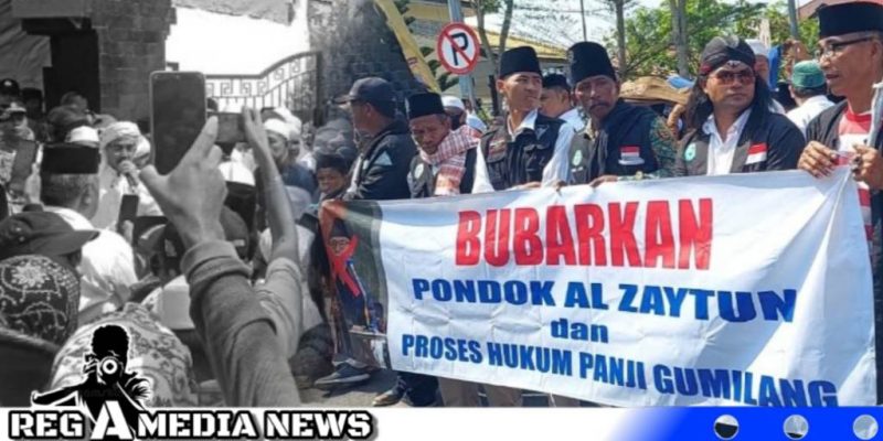 Caption: Forum Umat Islam Bersatu saat demo kantor Kemenag Sampang, (dok. regamedianews).