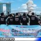Keluarga besar AA Mart dan karyawan terpilih saat berada di Singapura 