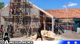 Caption: semangat gotong royong Satgas TMMD Kodim 0828 Sampang, saat membangun ruang guru SDN Pasarenan 2, (dok. regamedianews). 
