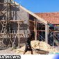 Caption: semangat gotong royong Satgas TMMD Kodim 0828 Sampang, saat membangun ruang guru SDN Pasarenan 2, (dok. regamedianews). 