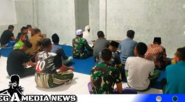 Caption: Satgas TMMD ke-117 Kodim 0828 Sampang saat gelar doa bersama di musholla Al-Muttaqin Desa Pasarenan Kedungdung, (dok. regamedianews). 