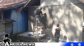 Caption: Satgas TMMD Kodim 0828 Sampang saat mengerjakan pemelesteran dinding rutilahu milik Munahe warga Pasarenan, (dok. regamedianews). 