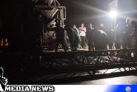 Caption: Prajurit Kodim 0828 Sampang kerja lebur, selesaikan pengerjaan rabat beton di Desa Pasarenan, (dok. regamedianews). 
