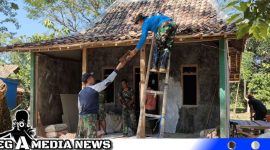 Caption: Satgas TMMD Sampang, bersama TNI AU dan warga tengah melakukan pengerjaan tahap finishing rehab rutilahu, (dok. regamedianews). 