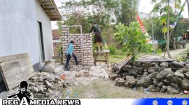 Caption: pengerjaan MCK di lokasi rehab rutilahu, oleh Satgas TMMD Kodim 0828 Sampang, (dok. regamedianews). 