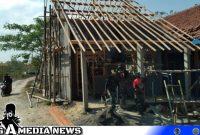 Caption: tahap finishing pengerjaan pembangunan ruang guru SDN Pasarenan 2 sasaran Satgas TMMD Sampang, (dok. regamedianews). 