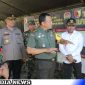 Caption: ketua tim Wasev bersama Dandim 0828 dan Wakapolres Sampang saat meninjau Posko TMMD di Desa Pasarenan, (dok. regamedianews). 