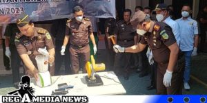 Kejari Sampang Musnahkan BB Hasil Kejahatan