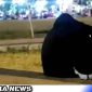 Caption: sepasang remaja tengah mesra memadu kasih di Alun-Alun Trunojoyo Sampang, (dok. regamedianews).