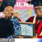 Caption: Rektor Universitas Trunojoyo Madura Dr. Safi' menyerahkan piagam kepada Menkopolhukam RI Prof.Dr. Mahfud MD, (dok. regamedianews).