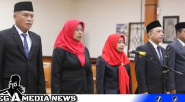 Caption: prosesi pelantikan dan pengambilan sumpah jabatan 5 pejabat Pemkab Sampang yang baru, (dok. Prokopim Pemkab Sampang).