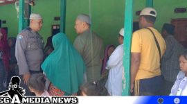Caption: anggota Polsek Omben, saat menyambangi rumah duka di Desa Astapah, (dok. regamedianews).