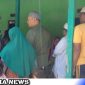 Caption: anggota Polsek Omben, saat menyambangi rumah duka di Desa Astapah, (dok. regamedianews).