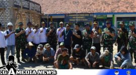 Caption: pose bersama Danrem 084/Bhaskara Jaya usai tinjau pembangunan ruang guru SDN Pasarenan 2, (dok. regamedianews).
