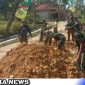 Caption: Satgas TMMD Sampang tampak kompak ratakan tanah persiapan betonisasi, (dok. regamedianews).