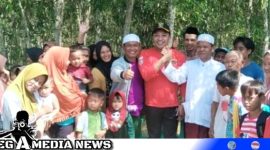 Caption: Bupati Sampang saat diajak warga berpose di jalur Adventure, (dok. regamedianews)