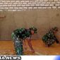 Caption: Satgas TMMD Kodim 0828 Sampang saat melakukan pemerataan lantai renovasi rutilahu, (dok. regamedianews).