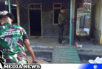 Caption: Semangat Satgas TMMD Sampang, pengerjaan rehabilitasi rutilahu milik Asrowi mencapai 50%, (dok. regamedianews).