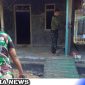 Caption: Semangat Satgas TMMD Sampang, pengerjaan rehabilitasi rutilahu milik Asrowi mencapai 50%, (dok. regamedianews).