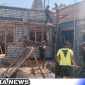Caption: semangat Satgas TMMD Kodim 0828 Sampang saat membangun ruang guru SDN Pasarenan 2, (dok. regamedianews).