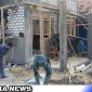 Caption: terlihat guru SDN Pasarenan 2 bantu Satgas TMMD Kodim 0828 Sampang saat melaksanakan pembangunan ruang guru, (dok. regamedianews).