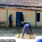 Caption: semangat gotong royong warga dan Satgas TMMD Kodim 0828 Sampang selesaikan finishing renovasi rutilahu, (dok. regamedianews). 