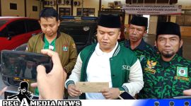 Caption: Nurul Huda perwakilan Banom PPP Kabupaten Sampang saat diwawancara awak media di Mapolres Sampang, (dok. regamedianews).